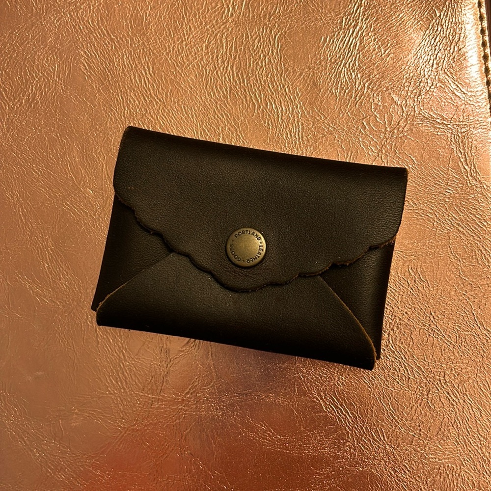 Portland Leather scalloped card holder